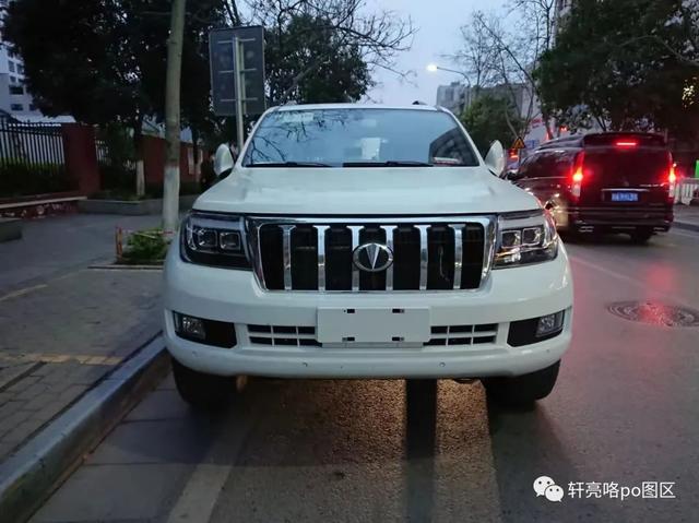 形似丰田陆巡 丨 大排量V8国产SUV——中国恒天L4600