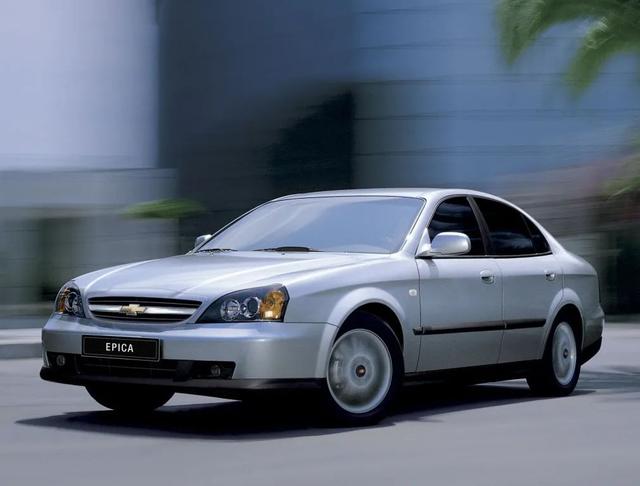 2005年上海通用汽车公司生产的韩国血统中级轿车