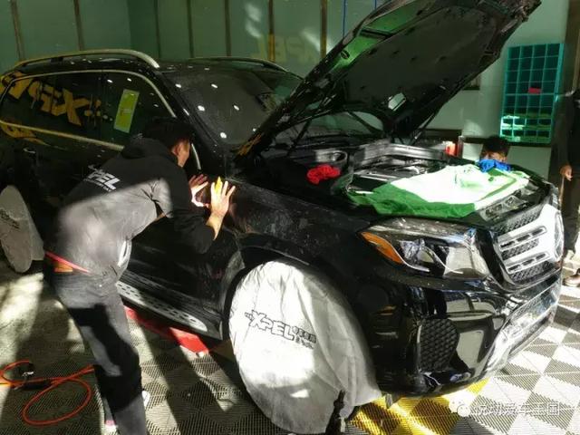 西宁奔驰GLS450和路虎星脉施工隐形车衣