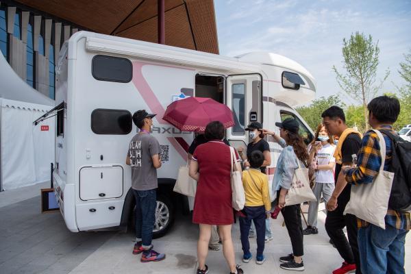 知道吗，花博会里的早餐车，其实是房车的改款，能带着全家去旅行……