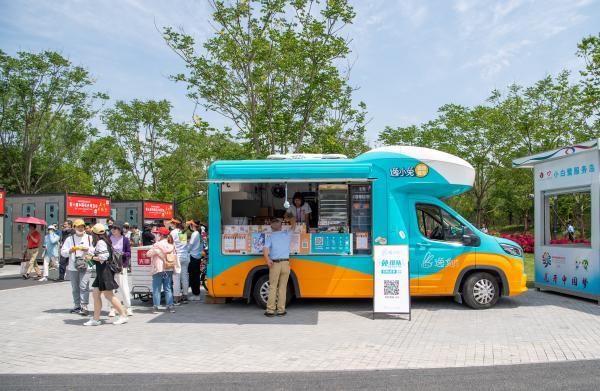 知道吗，花博会里的早餐车，其实是房车的改款，能带着全家去旅行……