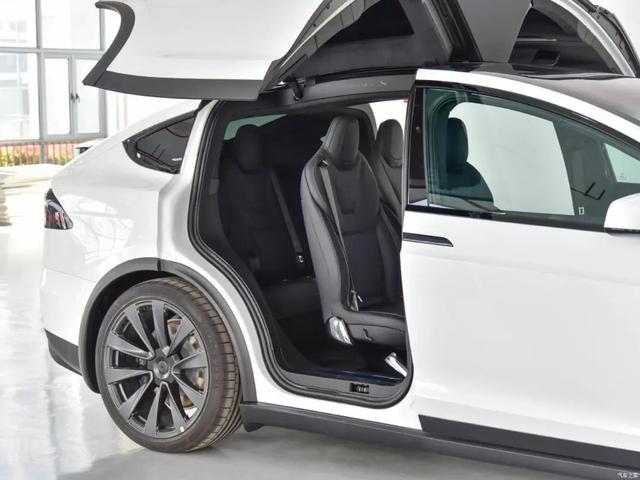 特斯拉Model X Plaid：800万内性价比最高SUV?6个座椅，2.6秒破百