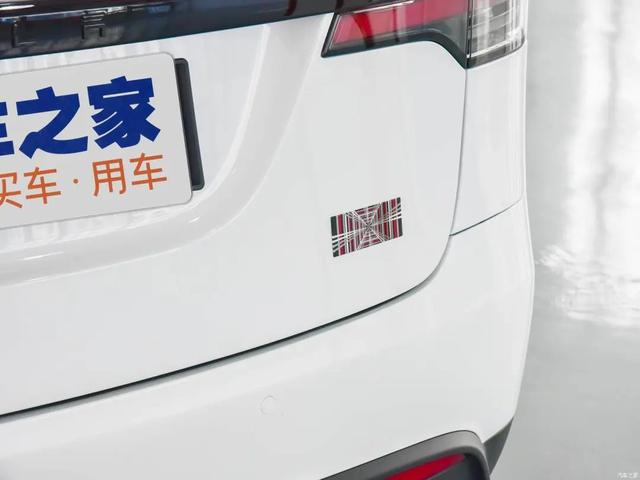 特斯拉Model X Plaid：800万内性价比最高SUV?6个座椅，2.6秒破百