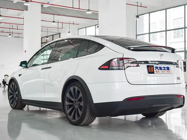 特斯拉Model X Plaid：800万内性价比最高SUV?6个座椅，2.6秒破百