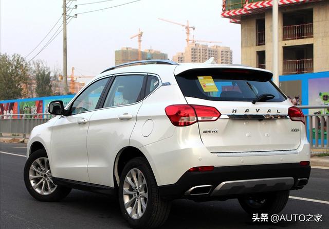 长城小型SUV“颜值担当”，1.5T油耗7升，新款H2真帅气