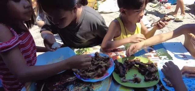 菲律宾的二手炸鸡：垃圾回收中的美食传奇