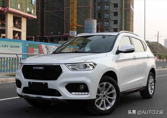 长城小型SUV“颜值担当”，1.5T油耗7升，新款H2真帅气