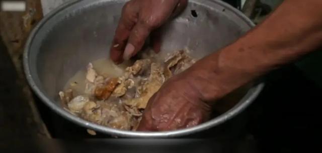 菲律宾的二手炸鸡：垃圾回收中的美食传奇