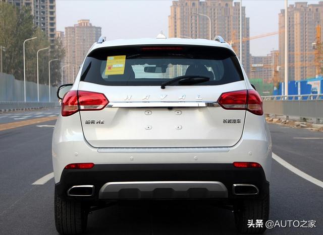 长城小型SUV“颜值担当”，1.5T油耗7升，新款H2真帅气