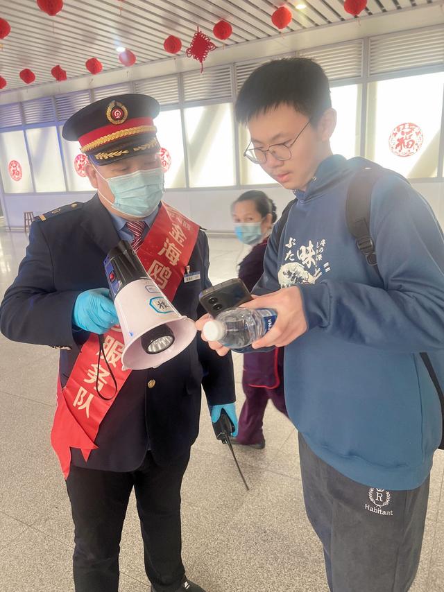2024年春运首日，湛江西站预计到发旅客2.4万人次