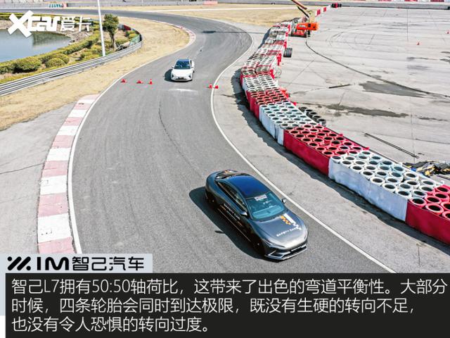 试驾智己L7：F1团队“开光”，底盘打破BBA垄断？