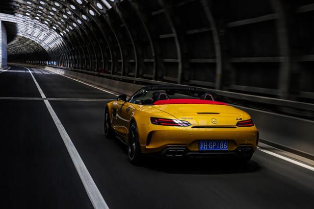 4.0T+V8，强调运动属性，试驾AMG GT C敞篷跑车