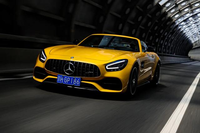 4.0T+V8，强调运动属性，试驾AMG GT C敞篷跑车