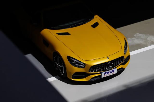 4.0T+V8，强调运动属性，试驾AMG GT C敞篷跑车