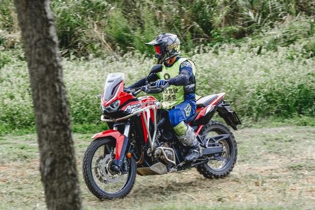 长途和越野哪个是你的菜？试驾本田非双CRF1100L