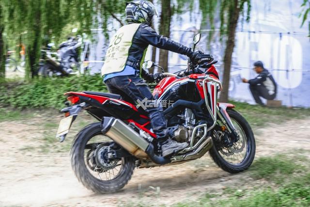 长途和越野哪个是你的菜？试驾本田非双CRF1100L