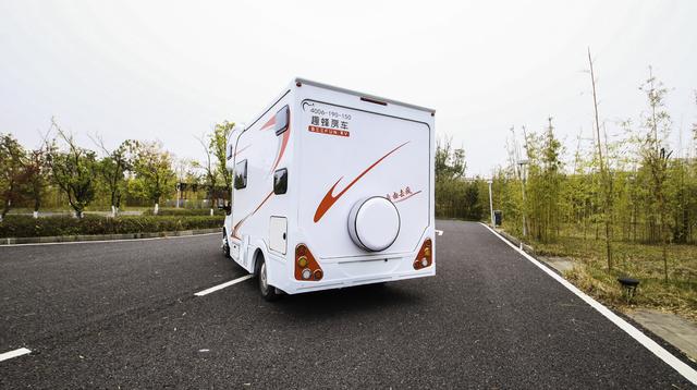 24款福顺家用C型房车，六座四卧大水电大空间-趣蜂C810房车