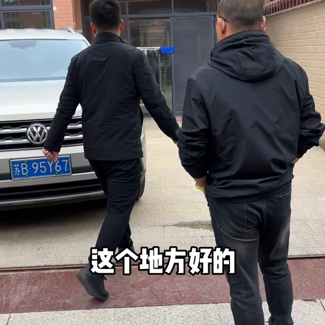 宜兴和桥，看台大尺寸7座SUV，成色很好 可惜在配置上...