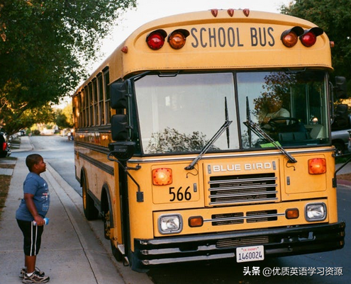 英语原版文章：The Bus Stop