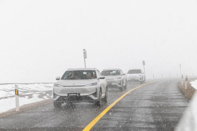 12.49万就能买续航超两千公里的混动SUV，风神L7省油且配置高