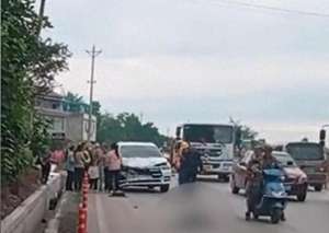 汽车撞行人(四川武胜警方通报一轿车撞倒路边行人事故：致5人死亡，排除司机酒驾、毒驾)