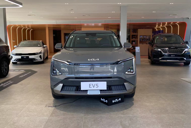 年轻奶爸必看，15万买大5座SUV：实拍起亚EV5