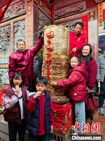 福建同安：700多斤大笼甜粿“吸睛”