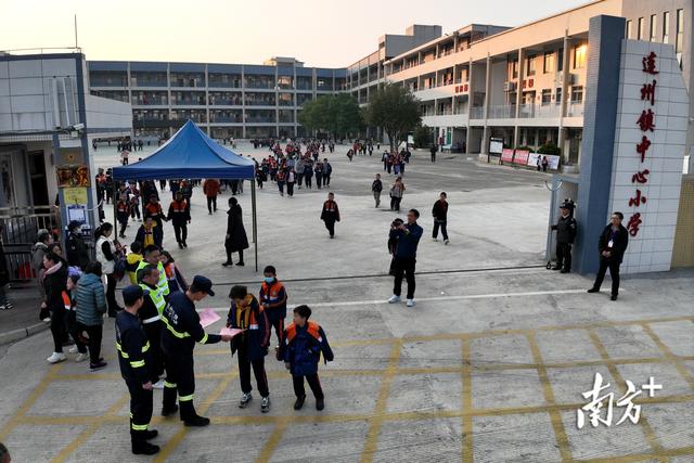 连州道路交通安全劝导进村（居），“铺”就一条安全路