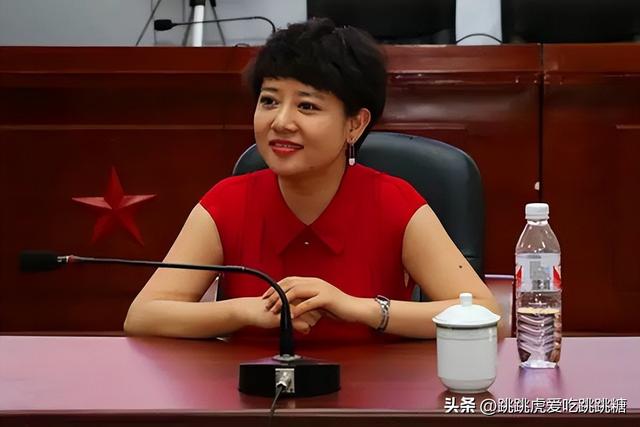 央视《军事报道》4大美女：全国唯1穿军装的主持人，最高中校军衔