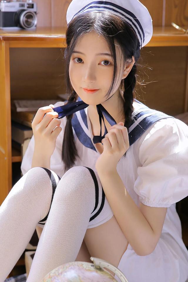 超可爱甜美水手制服清纯美女写真