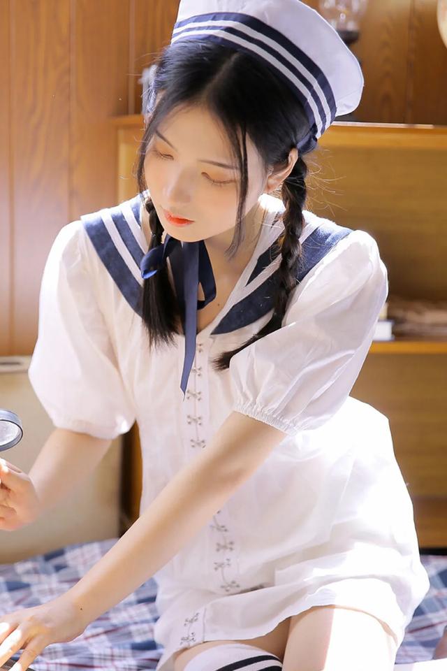 超可爱甜美水手制服清纯美女写真