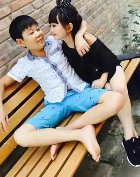 袖珍美女与一位身材较矮的男孩结为夫妻婚后丈夫竟然神奇地长高了