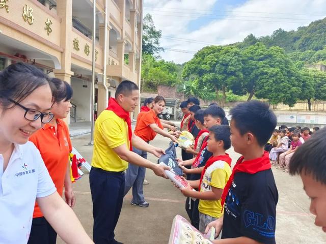 “公益体彩 快乐操场”广西公益活动走进北流市达和小学