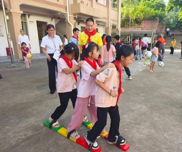 “公益体彩 快乐操场”广西公益活动走进北流市达和小学