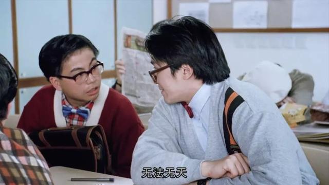 《逃学威龙2》中的洋学生，为什么从班会到黑社会都要入齐？