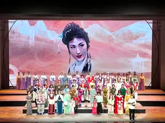 王文娟大弟子孟莉英现身，《红楼梦》中演黛玉丫环，88岁风采依旧