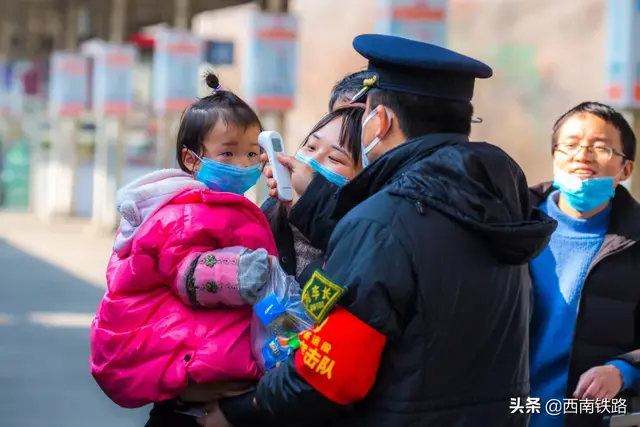 列车长顾雪峰：危难时刻，我不上谁上？