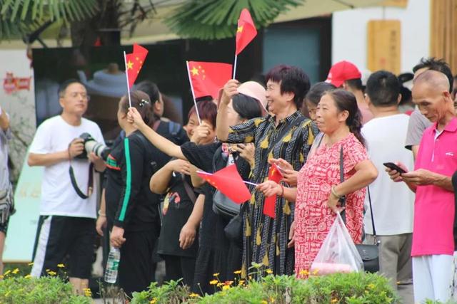 知见诗社、崇州市道明镇竹艺村“大地欢歌·共庆华诞”国庆文艺公益活动圆满举办