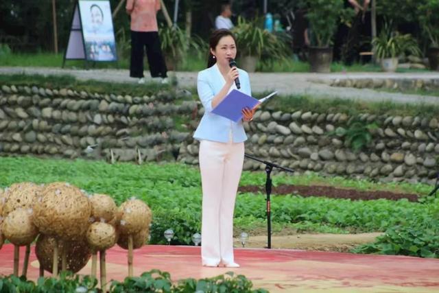 知见诗社、崇州市道明镇竹艺村“大地欢歌·共庆华诞”国庆文艺公益活动圆满举办