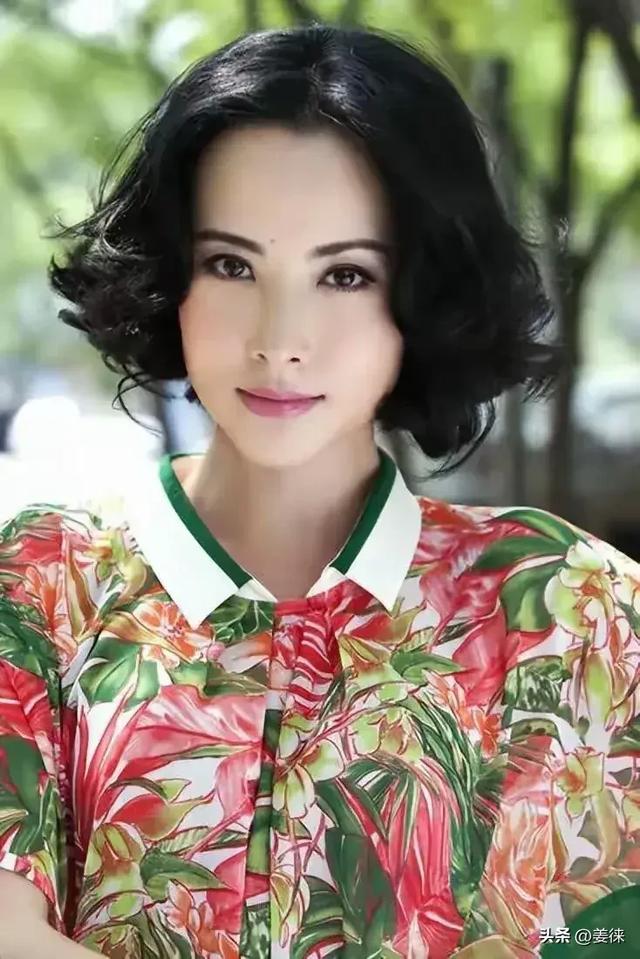 与田亮离婚后，独自陪儿子长大，如今苦尽甘来