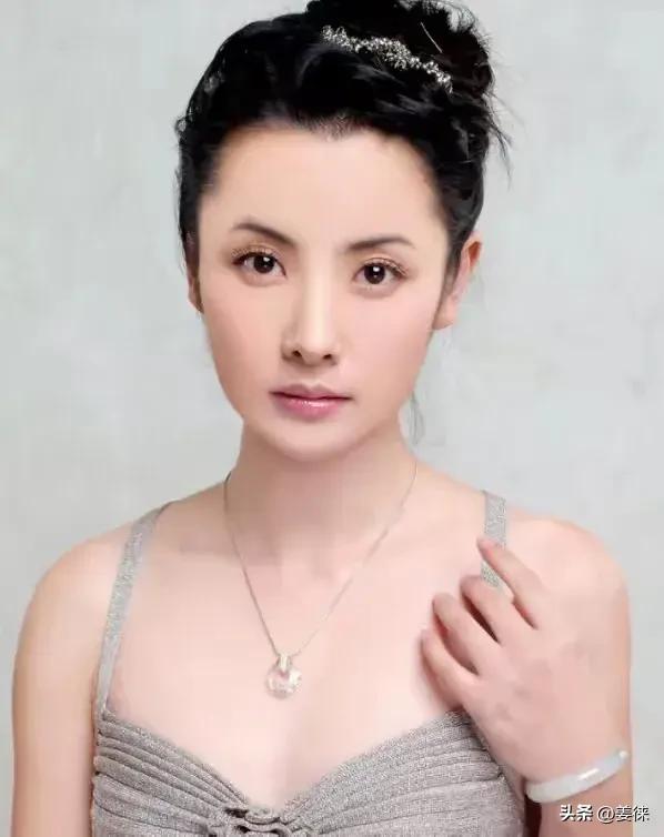 与田亮离婚后，独自陪儿子长大，如今苦尽甘来