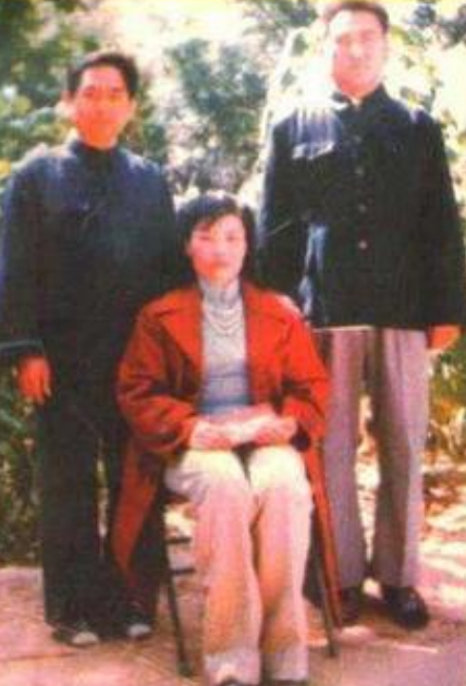 1986年一山东村妇登基称帝，公开招男宠建后宫，600多人俯首称臣