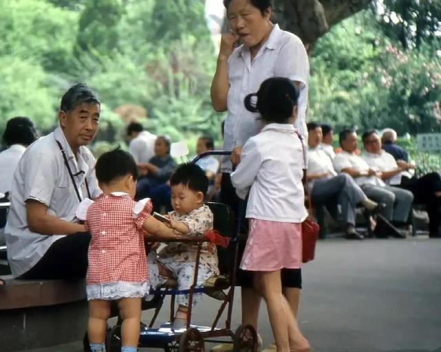 86年我收留迷路的姑娘，她说自己是养女，十年后成了她继父